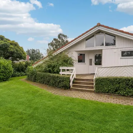 Semesterbostad Amazing In With House Sea View